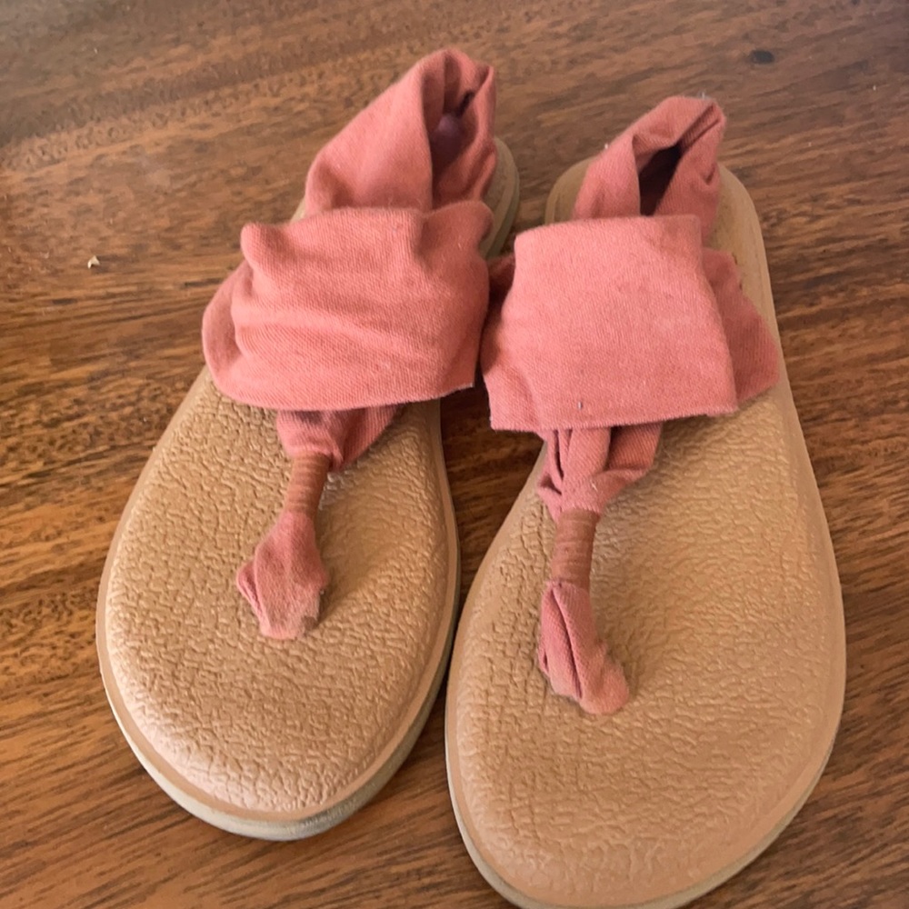 RUST SANUK thong sandals